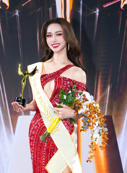 Á hậu Nguyễn Cao Minh Anh có chiều cao 1m8, số đo ba vòng 86-64-94cm. Ảnh: FB Minh Anh.