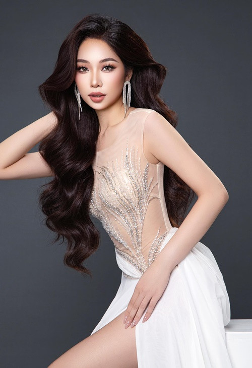 Theo Saostar, Thùy Dương đạt danh hiệu học sinh Giỏi trong suốt 12 năm học.