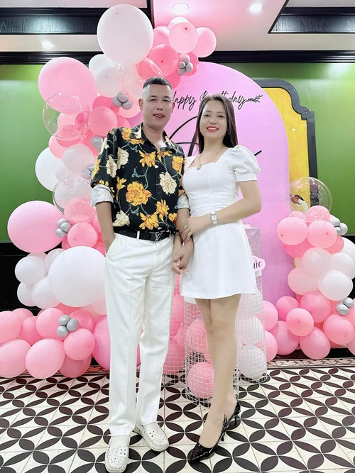 Nam diễn viên liên tục khoe ảnh tình tứ bên nửa kia.