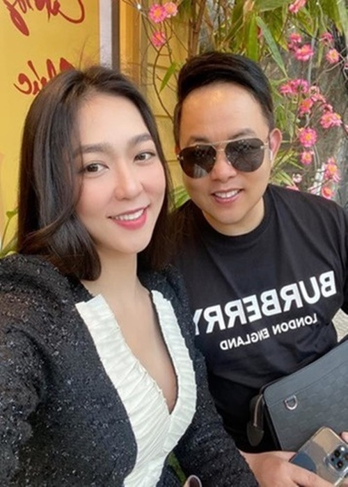 Quang Lê và Hà Thanh Xuân thân thiết từ năm 2020. Đối mặt với tin đồn hẹn hò, Quang Lê luôn khẳng định cả hai chỉ là đồng nghiệp. Ảnh: Dân Việt.