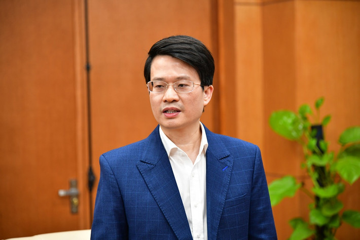 Về hoạt động giám sát, ông cho biết sẽ đề nghị Quốc hội tập trung giám sát có hiệu quả những vấn đề bức xúc mà nhân dân quan tâm như: phòng chống tham nhũng, nâng cao đạo đức thực thi công vụ; đẩy mạnh nâng cao chất lượng giáo dục, y tế, hoàn thiện cơ chế phòng chống các dịch bệnh nguy hiểm như dịch Covid-19; thực hiện pháp luật về bảo vệ, phát triển rừng, về quản lý đất đai, chống biến đổi khí hậu...