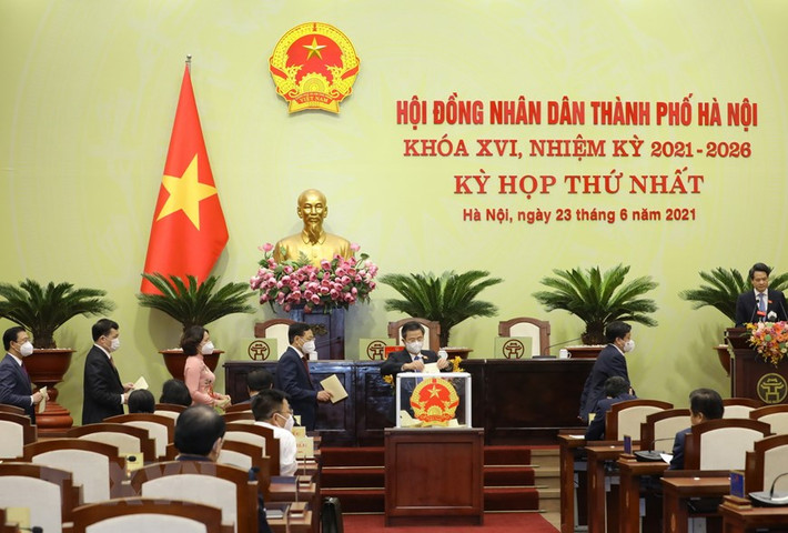 Tỷ lệ cử tri đi bầu cử trên địa bàn đạt 99,16%. Thành phố đã bầu đúng, bầu đủ 29 đại biểu Quốc hội khóa XV và 95 đại biểu HĐND TP đảm bảo theo đúng cơ cấu, thành phần; bầu được 1.052 đại biểu HĐND quận, huyện, thị xã; bầu 10.593 đại biểu HĐND xã, thị trấn. Kết quả này thể hiện rõ sự đoàn kết, thống nhất, ý thức chính trị, dân chủ, trách nhiệm cao trong nhân dân và cử tri Thủ đô để xây dựng nhà nước pháp quyền xã hội chủ nghĩa, dưới sự lãnh đạo của Đảng.