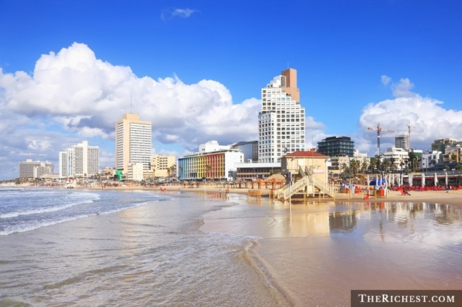 Tel Aviv, Israel: Tel Aviv là điểm đến hiện đại nhưng vẫn đậm chất văn hóa. Tới đây, du khách trẻ sẽ có một kỳ nghỉ tuyệt vời, với những hộp đêm, bãi biển tuyệt đẹp. Những cô gái ở Tel Aviv rất vui vẻ, nồng nhiệt và cởi mở. Do đó, đây sẽ là nơi lý tưởng cho các chàng trai tìm kiếm tình yêu.