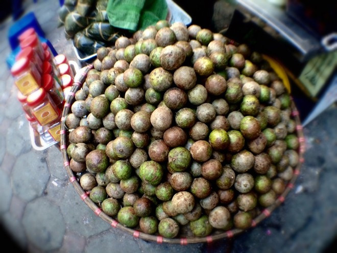 Những cửa hàng này cũng bán cả sấu tươi, chưa qua chế biến.