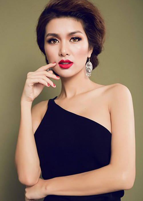 Sau án phạt “thi chui” hoa hậu, Oanh Yến gặp nhiều khó khăn trong cuộc sống. Cuối năm 2015, cô đầu tư vào sản xuất phim điện ảnh nhưng dự án thua lỗ trầm trọng. Sau đó, Oanh Yến tuyên bố phá sản, rút khỏi showbiz. Ảnh: Tiên Nguyễn