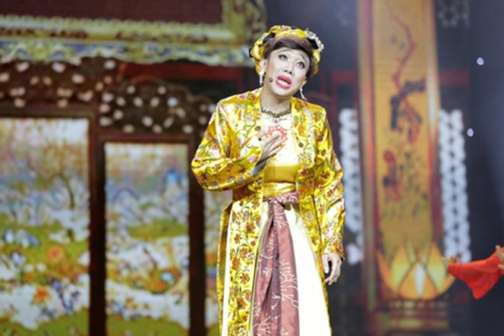 ...Thứ hai, tôi xin lỗi và mong được sự thông cảm từ Sở Văn Hoá, anh chị cô chú đồng nghiệp, và những khán giả yêu mến nghệ thuật cải lương hàn lâm chính thống nếu tôi có lỡ thể hiện điều gì hơi quá trong vai diễn vô tình làm quý vị buồn lòng”, anh nói. Ảnh: Đời sống pháp luật