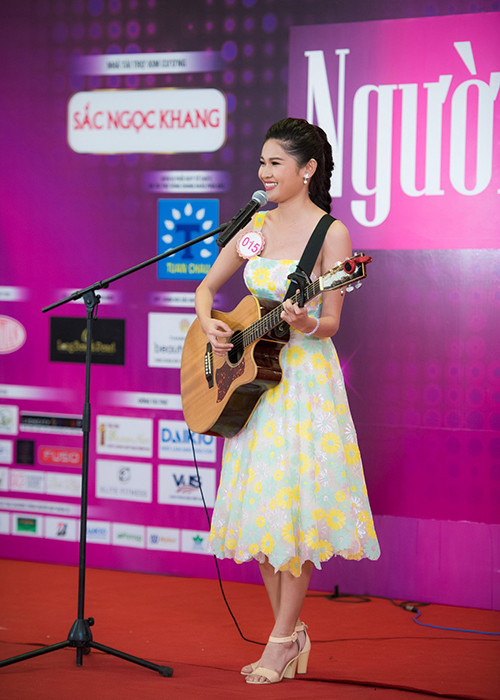 Trước khi giành danh hiệu Á hậu 2 cuộc thi Hoa hậu Việt Nam 2016, Thùy Dung cũng đã rất vất vả thuyết phục bố được phép tham dự cuộc thi.