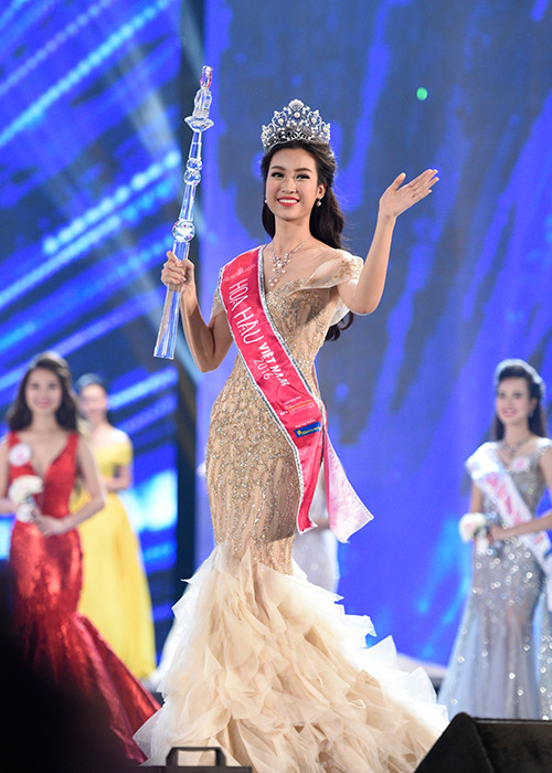 Một sự trùng hợp thú vị nữa là tân hoa hậu Việt Nam 2016 Đỗ Mỹ Linh trùng tên nữ diva tóc ngắn Mỹ Linh. Trước đó, năm 2014, Hoa hậu Kỳ Duyên cũng trùng tên nữ MC hải ngoại nổi tiếng.