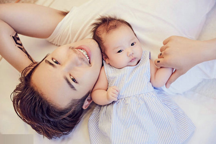 Cao Vân Tường hạnh phúc khi tổ ấm của anh chào đón thêm một thành viên. Ảnh: Sina