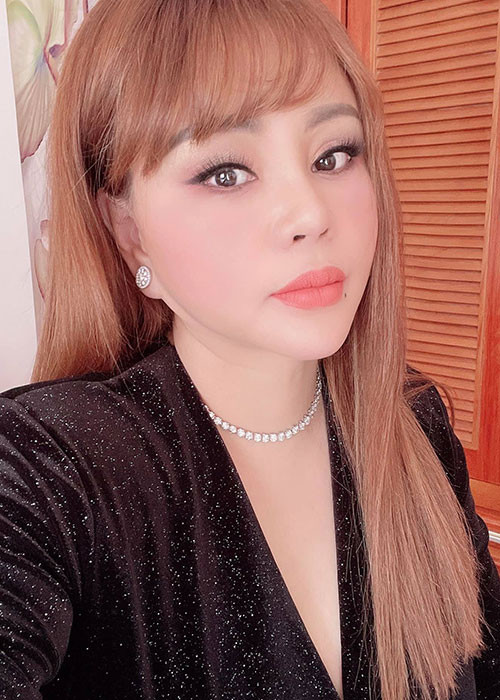 ...Hơn nữa, tôi cũng nặng gánh khi còn gia đình, con cái. Một người đàn ông liệu có chấp nhận đàn bà trung niên như tôi với những mối quan hệ ràng buộc xung quanh hay không?... Tôi vẫn hy vọng có được người đàn ông tốt cho đời mình để các con cảm thấy yên tâm cho nửa đời sau của mẹ chúng”.