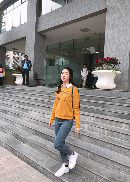 Sau đăng quang, mỹ nhân 9x tất bật với lịch học tại trường Đại học Ngoại thương Hà Nội. (Ảnh: FBNV)