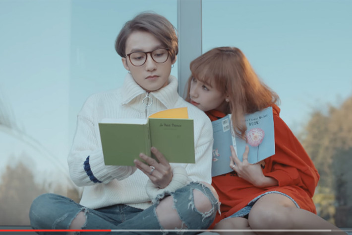 Khiến người xem thỏa mãn cả phần nghe và phần nhìn, MV "Nơi này có anh" gây sốt và có lượt xem ấn tượng. Sau 17 giờ ra mắt, sản phẩm đạt gần 3,5 triệu lượt xem trên Youtube. (Ảnh: chụp màn hình)