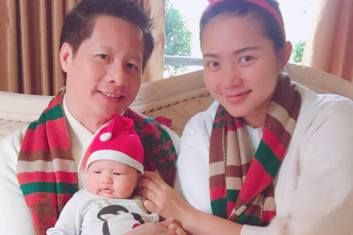 Phan Như Thảo hiện có cuộc sống bình yên và hạnh phúc bên ông xã và con gái sau khoảng thời gian ồn ào với cựu người mẫu Ngọc Thúy - vợ cũ của đại gia Đức An. (Ảnh: FBNV)