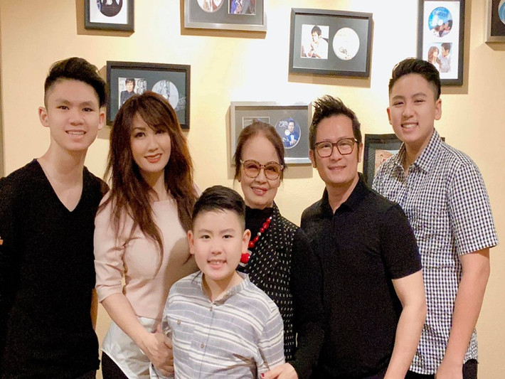 Dù đã ly hôn, Bằng Kiều và Trizzie Phương Trinh vẫn giữ mối quan hệ tốt đẹp vì ba cậu con trai Beckham, Colin và Kenzi.