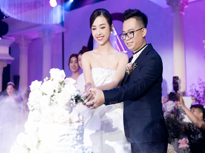 Chơi thân với Tường San, Á hậu Thúy An lại công khai nửa kia của mình. Cô kết hôn vào tháng 1/2021. Ông xã của Thúy An tên Ngọc Duy, là tiến sĩ và hơn nàng á hậu 10 tuổi. Cả hai có hơn 3 năm hẹn hò trước khi làm đám cưới.