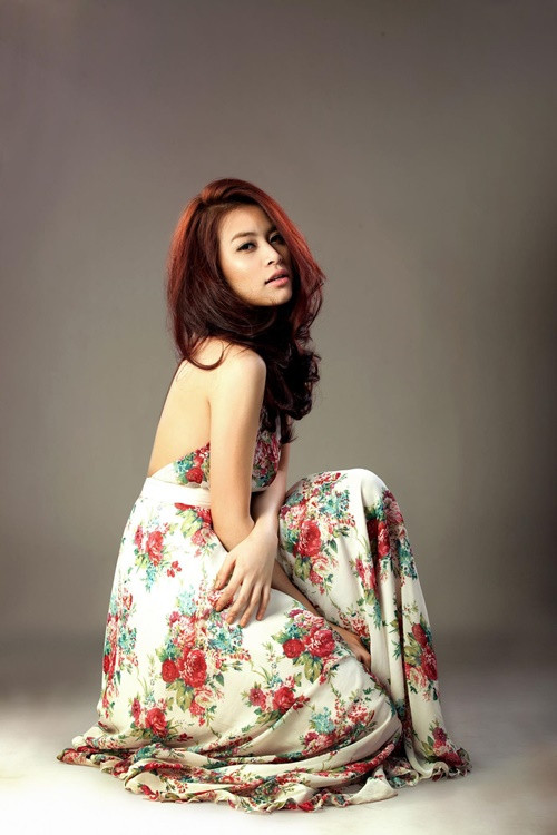 Hoàng Thùy Linh nỗ lực tìm hướng đi cho mình trên con đường âm nhạc. Trong vài năm đầu sau khi tái xuất, cô hợp tác cùng nhạc sĩ Lưu Thiên Hương trong các khúc "Nhịp đập giấc mơ", “Yêu anh”. Ảnh: FBNV