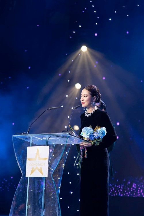 Mới đây, tại lễ trao giải Cống hiến 2023, Hoàng Thùy Linh lập hat-trick với 3 hạng mục: Music video của năm, Album của năm và Nữ ca sĩ của năm. Trước khi thành công như hiện tại, sự nghiệp của cô từng đứng trên bờ vực thẳm. Ảnh: FBNV