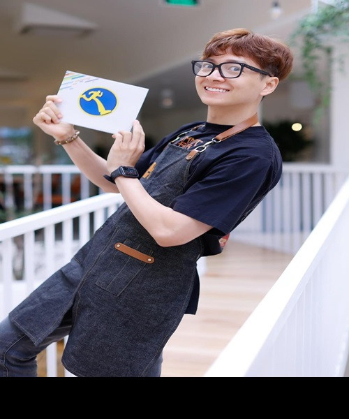 Đi hát nhiều năm và lấn sân làm MC, Ngô Kiến Huy có lượng khán giả khá ổn định. Fanpage của anh có đến 5,5 triệu tài khoản theo dõi vượt mặt Lan Ngọc và Trường Giang. Nhiều người cho rằng Ngô Kiến Huy sẽ góp phần làm nóng chương trình Running Man Vietnam khi lên sóng.