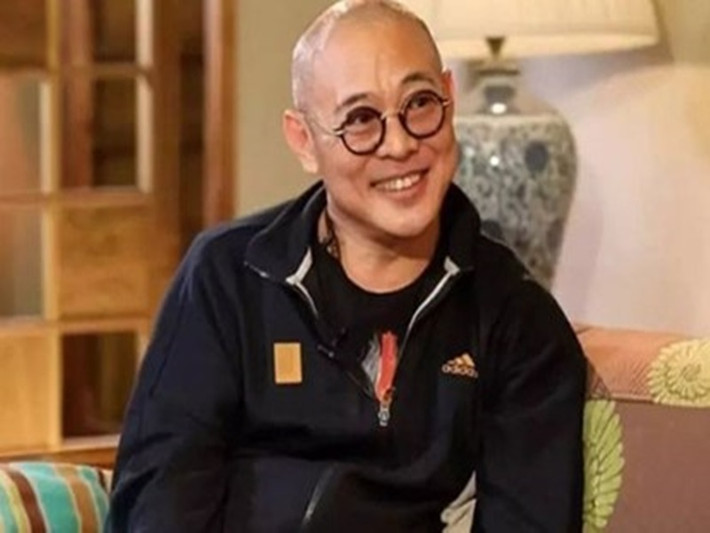 Mới đây, đạo diễn Châu Quốc Cương livestream cảnh báo Lý Liên Kiệt: “Chạy ngay đi Lý Liên Kiệt, chạy khi còn có thể. Sau Triệu Vy, tháng 9 này, người bị ảnh hưởng tiếp theo có thể là ông đấy”. Sau đó, trên mạng xã hội rộ lên một "danh sách bảy người" sẽ bị hạn chế hoạt động tại Trung Quốc gồm Lưu Diệc Phi, Tạ Đình Phong, Phan Vỹ Bá, Vương Lực Hoành, Triệu Hựu Đình, Lý Liên Kiệt và Trương Quốc Lập. Ảnh: Lao động
