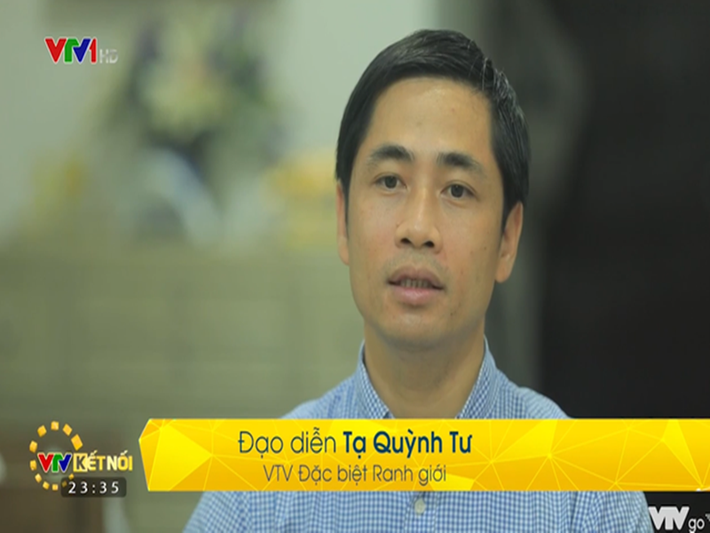 Tối ngày 8/9, VTV phát sóng phim “Ranh giới”. Phim tài liệu này có thời lượng 50 phút, không có lời bình, với bối cảnh khu K1, Bệnh viện Hùng Vương – nơi điều trị cho các sản phụ mắc COVID-19. “Ranh giới” khiến nhiều khán giả xúc động bởi những khoảnh khắc y bác sĩ giành giật sự sống cho các thai phụ. Ảnh: VTV