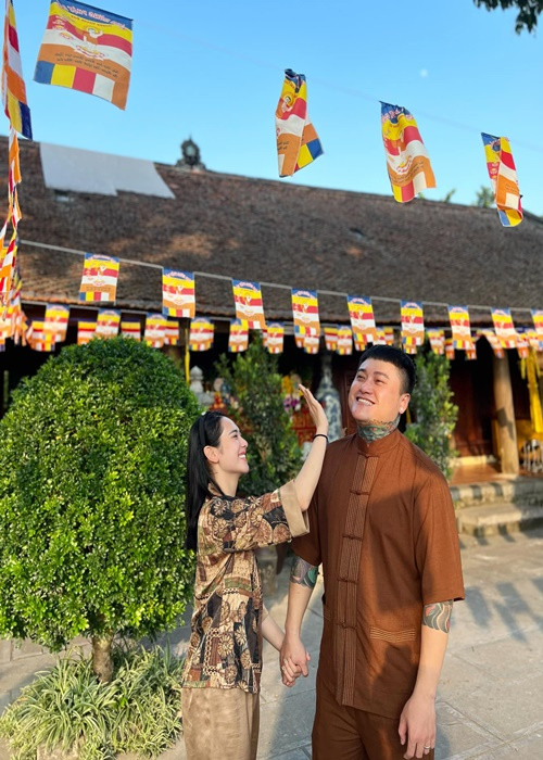 Vũ Duy Khánh hết mực chiều chuộng Phương Anh.