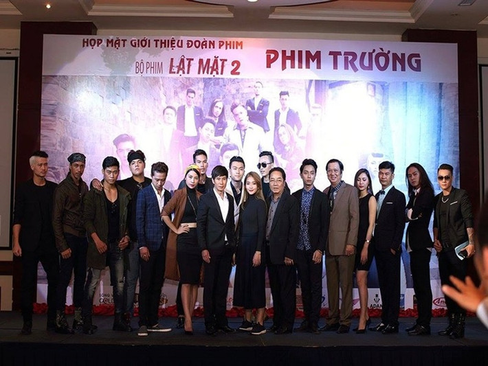 Lý Hải cho ra đời phần 2 mang tên Lật mặt: Phim trường năm 2016. Nam đạo diễn đầu tư 15 tỷ đồng cho phần 2. Chỉ sau 3 ngày công chiếu, phim hòa vốn. Tổng doanh thu của phần 2 là 80 tỷ đồng. Ảnh: FBNV.