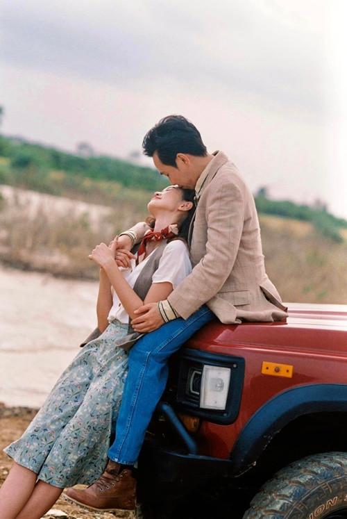 Còn Anh Đức viết: "Anh đã thấy em thật rạng rỡ bên anh. Và anh cũng vậy".