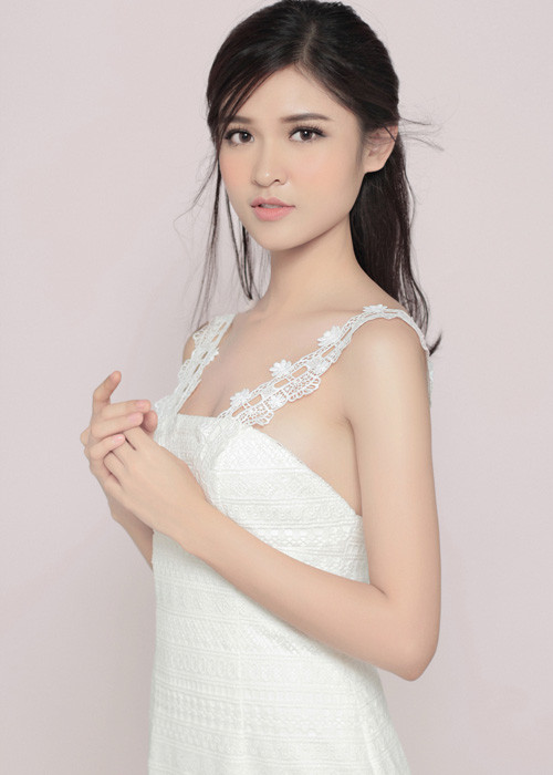 Thông qua bộ ảnh, Thùy Dung mong muốn thoát khỏi hình ảnh lộng lẫy, cầu kỳ quen thuộc kể từ sau cuộc thi Hoa hậu Việt Nam 2016.