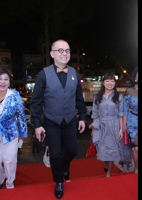 Hầu hết các nghệ sĩ đang có lịch làm việc và khá bận rộn nên đều hẹn xem liveshow của Đàm Vĩnh Hưng tại Hà Nội và một số khác vào đêm diễn ngày 2/10.