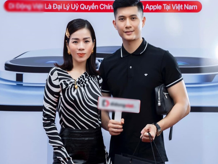 Trước khi công khai, Lệ Quyên và tình trẻ nhiều lần úp mở chuyện hẹn hò. Ảnh: FB Lệ Quyên