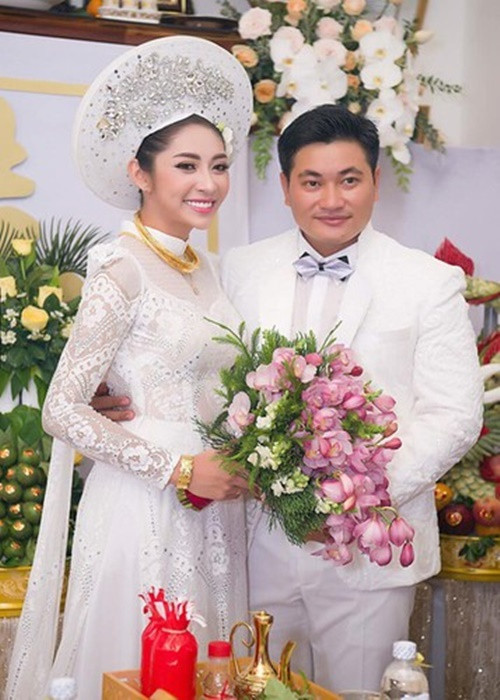 Vụ ly hôn của Thu Thảo càng ồn ào khi chị gái của Thu Thảo và Hoa hậu Phương Lê đá xéo doanh nhân Phúc Thành. Phía Thu Thảo liên tục chỉ trích chồng cũ sau khi bị dọa kiện ra tòa nếu đi quá đà. Ồn ào sau đó lắng xuống khi chồng cũ của Thu Thảo không đáp trả. Ảnh: FB Đặng Thu Thảo