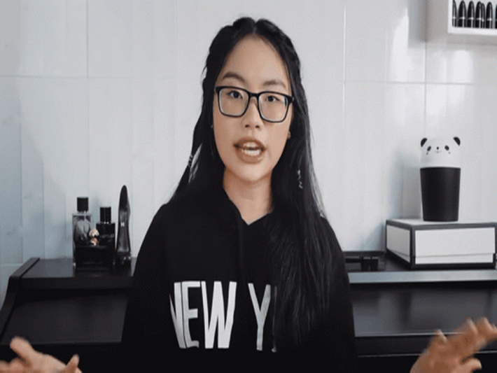  Phương Mỹ Chi vừa đăng tải video hé lộ góc khuất ánh hào quang của mình. Nữ ca sĩ cho biết, sau cuộc thi Giọng hát Việt nhí 2013, cô bị miệt thị ngoại hình vì tăng cân mất kiểm soát. Ảnh: Công lý và xã hội
