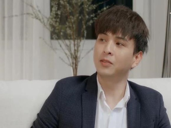Mới đây, trong một talkshow, Hồ Quang Hiếu chia sẻ, khoảng 2-3 năm nay, anh chưa yêu lại nhưng gần đây, anh bắt đầu có cảm xúc khi tiếp xúc một cô gái trong nghề. Trước đây, Hồ Quang Hiếu từng yêu ca sĩ Bảo Anh và hot girl Ivy Lê. Ảnh: Công lý và xã hội