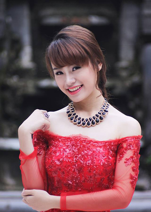 Ngọc Vân được xem là cô gái tài sắc vẹn toàn. Người đẹp từng đoạt huy chương vàng Triển lãm Sáng chế Kỹ thuật Malaysia. Thành tích này giúp cô được tuyển thẳng vào Đại học Ngoại thương Hà Nội.
