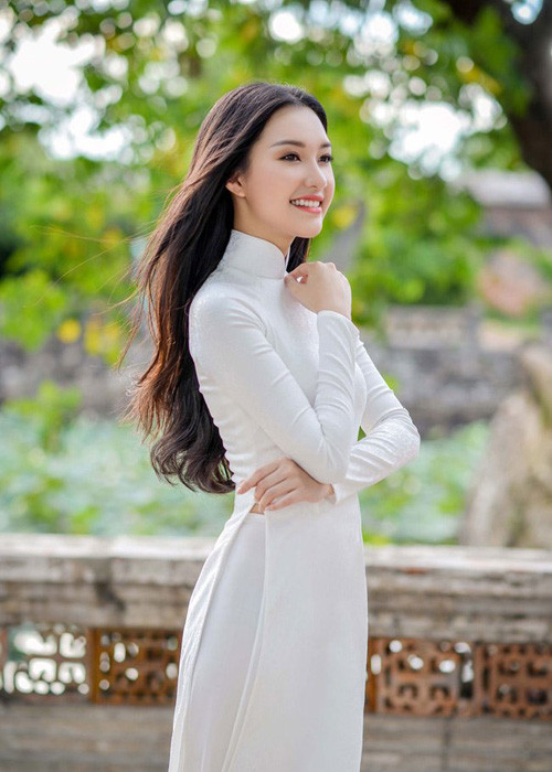 Người đẹp sinh năm 1995 cũng từng làm công việc MC của Đài truyền hình Việt Nam ở Huế.