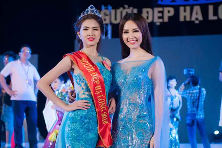 Vũ Thị Vân Anh (trái) đoạt danh hiệu Người đẹp Hạ Long 2016. Khán giả cuộc thi Hoa hậu Việt Nam 2016 ưu ái Vân Anh vì cho rằng cô là bản sao của Á hậu Thụy Vân.