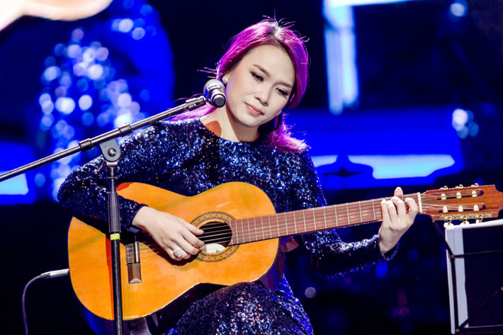 Tối 23/7, ca sĩ Mỹ Tâm đã tổ chức đêm nhạc riêng tại thủ đô Hà Nội mang tên “Hãy về với nhau”.