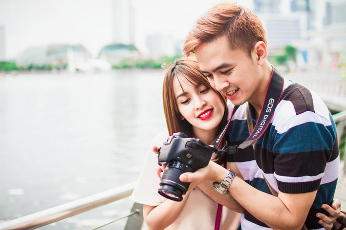Sau đám cưới, Tú Vi và Văn Anh cùng chia sẻ những khoảnh khắc hạnh phúc bình dị bên nhau. Vào dịp lễ Tết, cặp vợ chồng thường đi du lịch nước ngoài. Ngoài song hành trong cuộc sống, Tú Vi - Văn Anh còn chung tay xây dựng “đứa con tinh thần”. Đó là bộ phim điện ảnh “Đời cho ta bao lần đôi mươi” do Văn Anh làm đạo diễn.