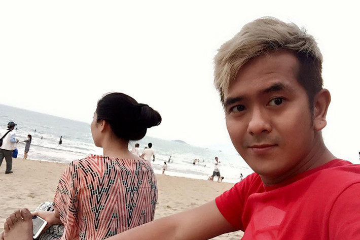 Nam diễn viên sinh năm 1983 từng chia sẻ trong khoảng thời gian xa cách vợ cũ và con trai, anh đã kiên trì thể hiện tình cảm và trách nhiệm với vợ con. Cuối cùng, Hùng Thuận cũng đã được đền đáp. Hiện tại, vì muốn giữ bình yên cho gia đình, anh không muốn chia sẻ nhiều về đời sống riêng.