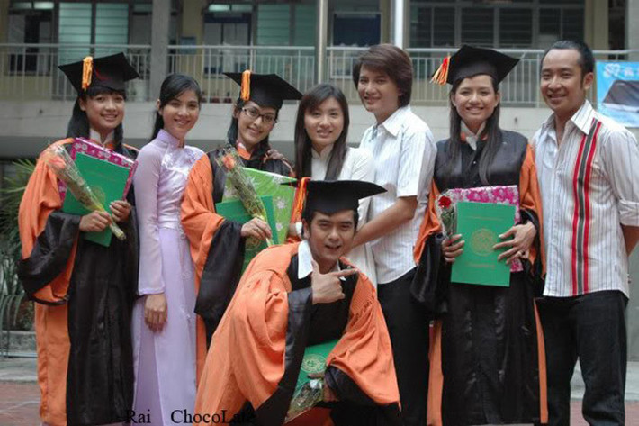 Năm 2006, “Cổng mặt trời” là bộ phim truyền hình được khán giả chú ý. Sau 6 năm, dàn diễn viên phim “Cổng mặt trời”: Ngọc Lan, Tú Vi, Kha Ly, Lê Bê La, Lương Thế Thành và Hùng Thuận đã tìm được bến đỗ hạnh phúc. (Ảnh: Zing)