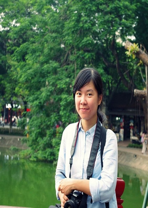 Tạ Bích Loan từng cho hay, con gái Ly Na sinh ra trong ký túc xá của liên bang Xô Viết (cũ) trong năm cuối cùng khi cô làm nghiên cứu sinh. Vợ chồng Tạ Bích Loan đặt tên con là Linh, nhưng mọi người cứ gọi chệch đi là Ly Na. Khi làm giấy khai sinh, Tạ Bích Loan quyết định đặt tên con là Ly Na như một kỷ niệm về xứ sở Bạch Dương. Gia đình và xã hội
