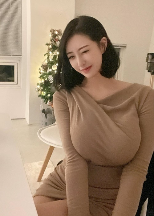 Hot girl Shim Ha Jin khá nổi tiếng trên mạng xã hội tại Hàn Quốc.