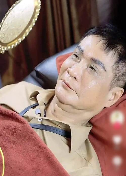 Mới đây, hình ảnh đạo diễn Lê Hoàng mở cung môi, mở cung chân mày gây chú ý. Ảnh: Arttimes.
