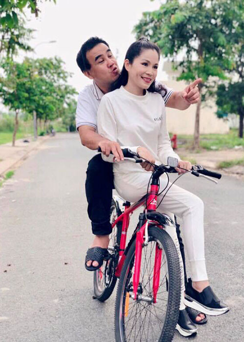 "Ông mai" của chương trình "Bạn muốn hẹn hò" và vợ được nhiều người yêu mến, quý trọng.