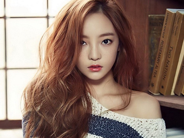Đáng chú ý, trong đêm ngày 24/5, mỹ nhân Goo Hara chia sẻ một hình ảnh với dòng chữ "Tạm biệt" trên trang cá nhân.