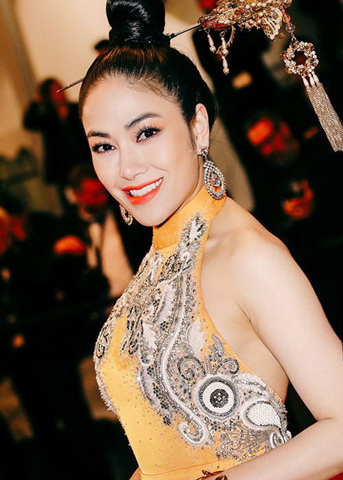 Trong lúc dư luận bàn tán xôn xao hình ảnh Ngọc Trinh ở Cannes 2019, một mỹ nhân Việt khác cũng dự thảm đỏ sự kiện. Ảnh: Đất Việt