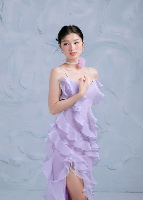 “Thực sự từ lúc chị Bảo Ngọc, Mai Phương đã được xác định cuộc thi quốc tế của mình thì Nhi rất nóng lòng và mong muốn mình cũng có cơ hội được thi đấu. Miss International 2023 là cuộc thi mà Nhi mong ước, Nhi sẽ cố gắng hoàn thiện bản thân hơn để đến với cuộc thi trong sự chuẩn bị tốt nhất”, nàng hậu bày tỏ. Ảnh: FBNV