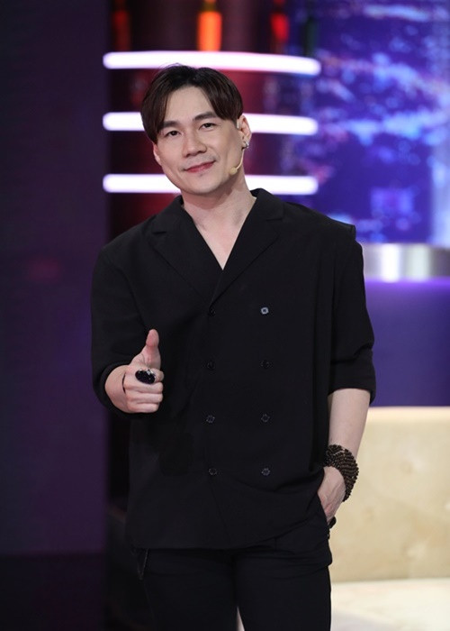 Ca sĩ Khánh Phương vừa cho biết, tình yêu âm nhạc luôn chảy trong máu của anh nên dù gia đình có giàu hay nghèo thì anh vẫn sẽ đi hát cho đến khi không còn hát được nữa.