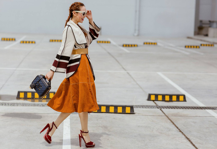 Streetstyle đã mắt của Minh Hằng ở nước ngoài.