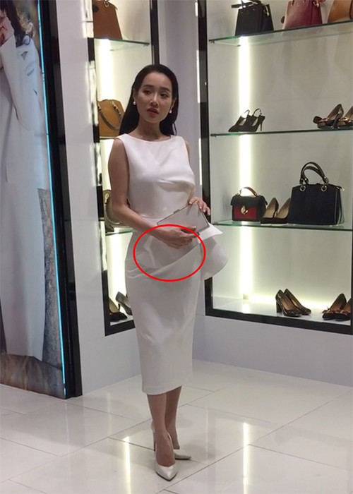 Dù Nhã Phương cố gắng che chắn vòng 2 nhưng khán giả vẫn nhận ra vòng 2 của cô có phần lớn hơn bình thường rất nhiều. Ảnh: Dân Việt